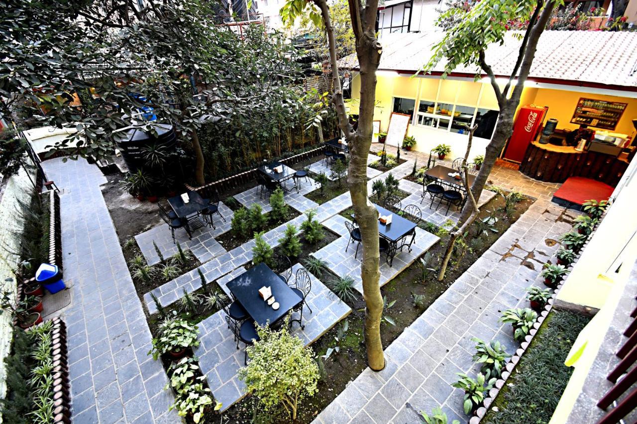 Hotel Sapana Garden Thamel Катманду Екстериор снимка